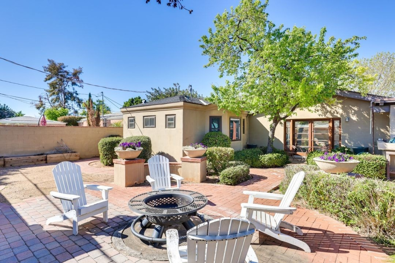 Desert Oasis: 5BR Home with Pool & Firepit - Phoenix