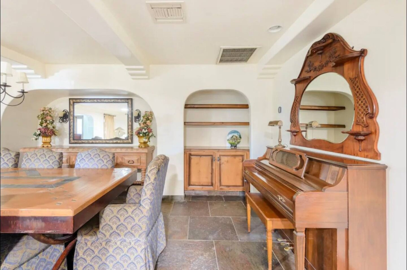 Desert Oasis: 5BR Home with Pool & Firepit - Phoenix