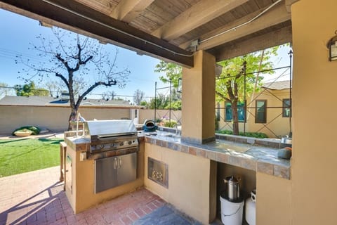Desert Oasis: 5BR Home with Pool & Firepit