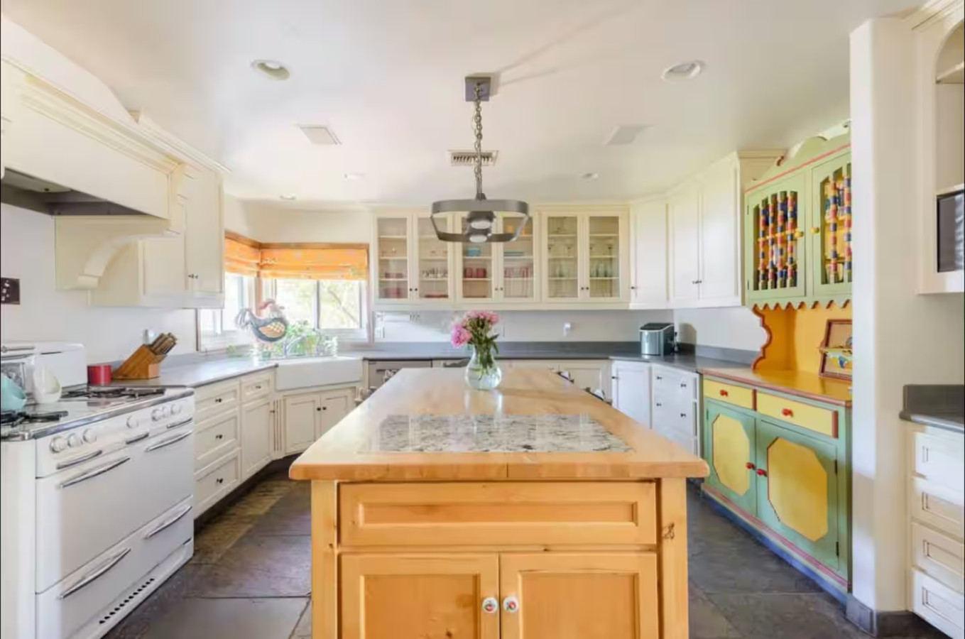 Desert Oasis: 5BR Home with Pool & Firepit - Phoenix