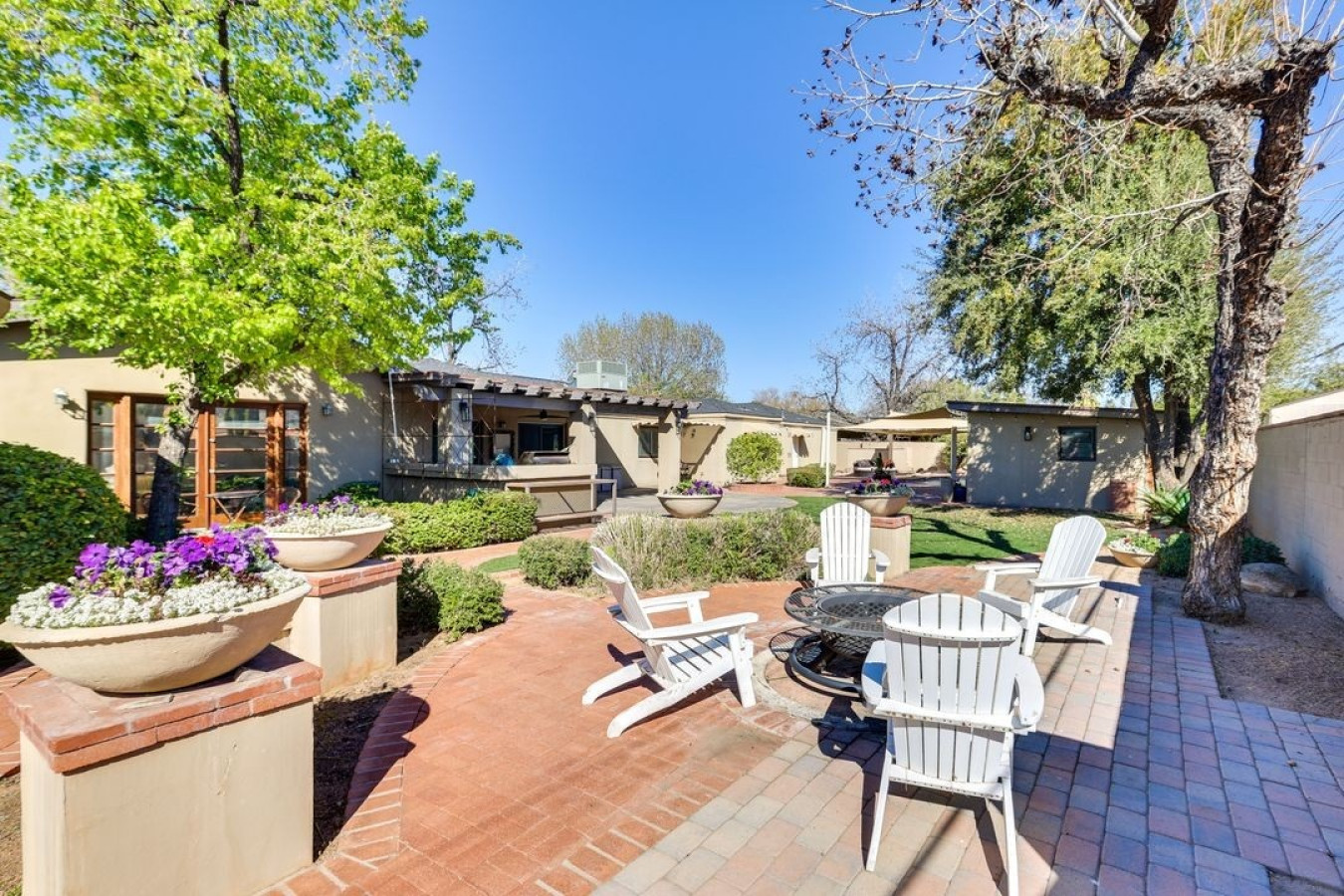 Desert Oasis: 5BR Home with Pool & Firepit - Phoenix