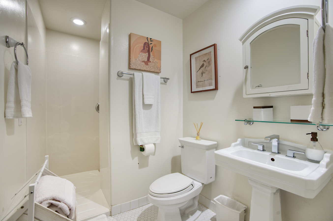 Desert Oasis: 5BR Home with Pool & Firepit - Phoenix