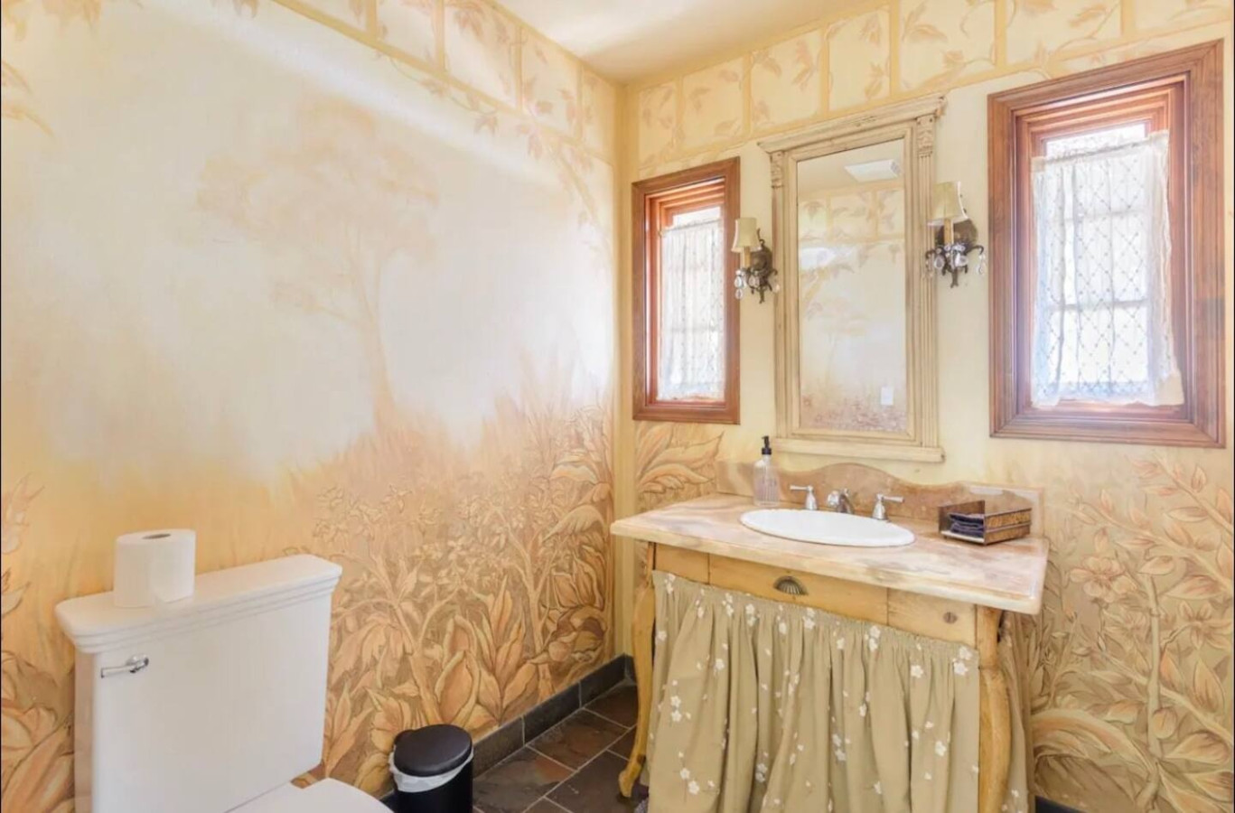 Desert Oasis: 5BR Home with Pool & Firepit - Phoenix