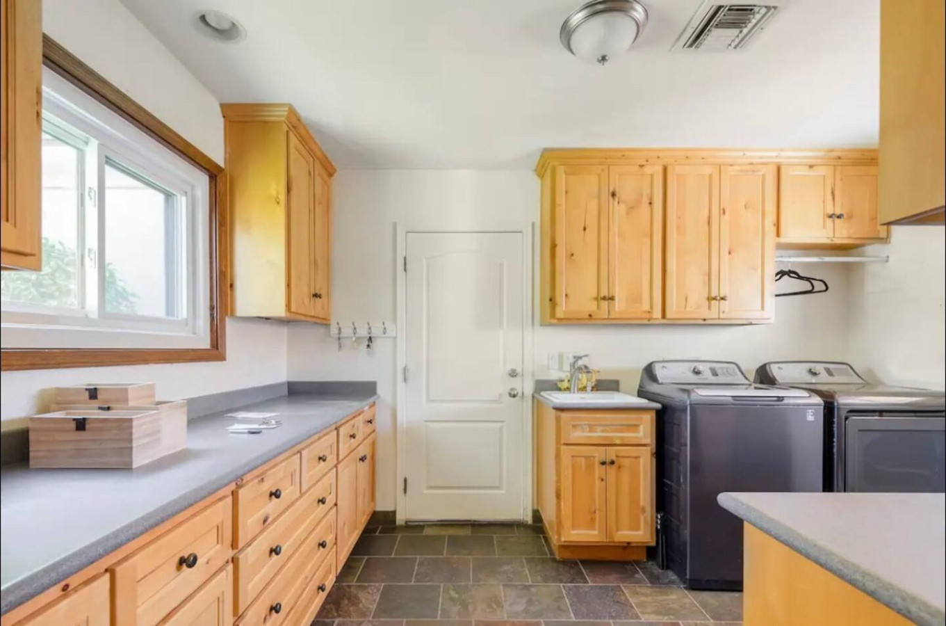 Desert Oasis: 5BR Home with Pool & Firepit - Phoenix