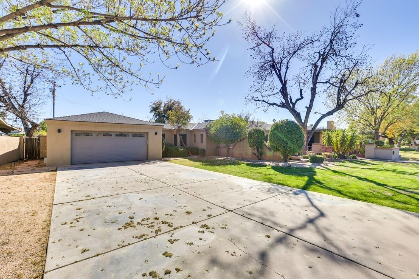 Desert Oasis: 5BR Home with Pool & Firepit - Phoenix