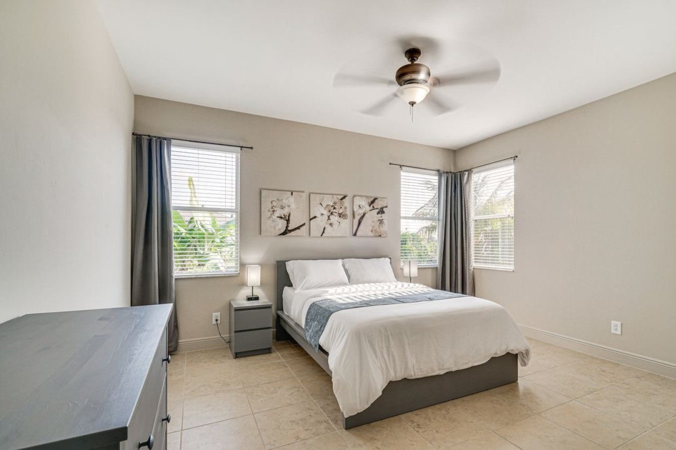 Master Bedroom | Queen Bed | Ensuite Bathroom