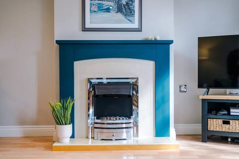 Charming Townhome Retreat – Close to Manchester
