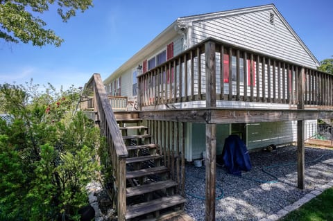 Entrance to deck and front door