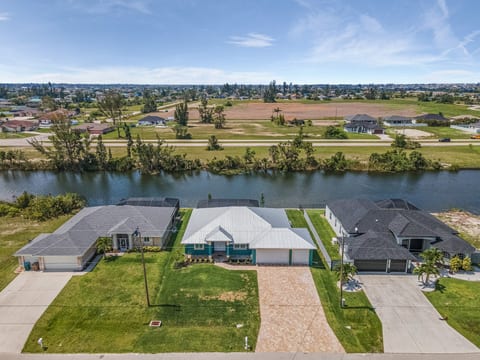 Villa Teal Paradise | Pool & Spa | Canal Front | Golf Course