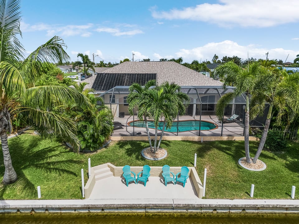 Villa TropiCozy | Heated Pool | Canal Front | Tropical garden - Cape Coral