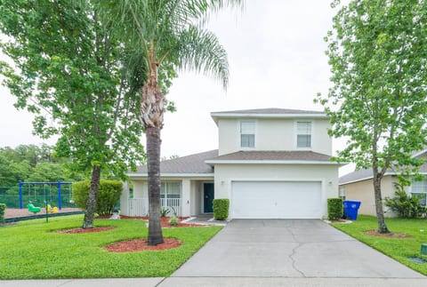 BASS LAKE - Spacious 4BR 2.5BA Pool Home