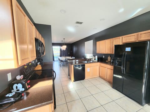CRYSTAL COVE (4725BD) - 5BR 3.5BA Pool home with Lake View