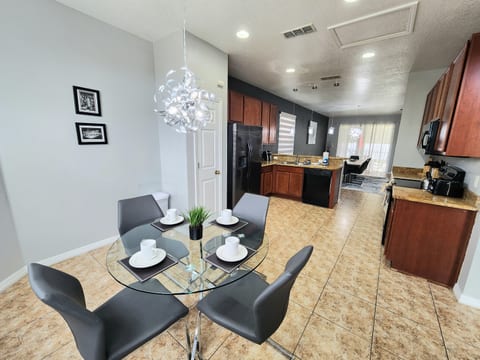 CRYSTAL COVE (4730BD) - 5BR 3.5BA Pool Home & Spa, Fenced Yard