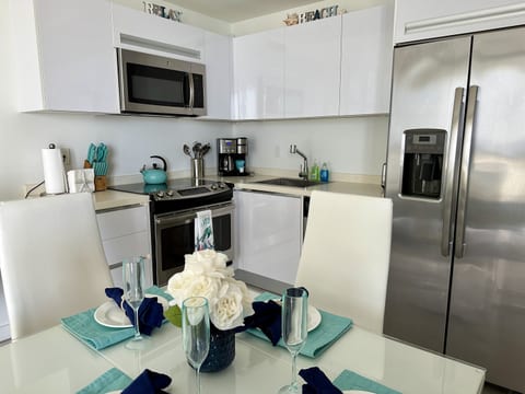Aruba Sunset Breeze -Fully Equipped Kitchen