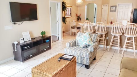 Living Room with TV anc access to Pool Deck