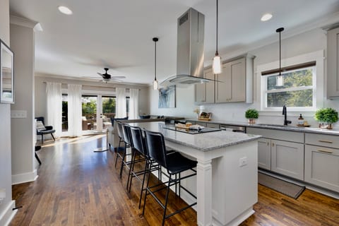 Floor to ceiling windows and an abundance of light. Perfect for big groups to spread out and make memories in Nashville