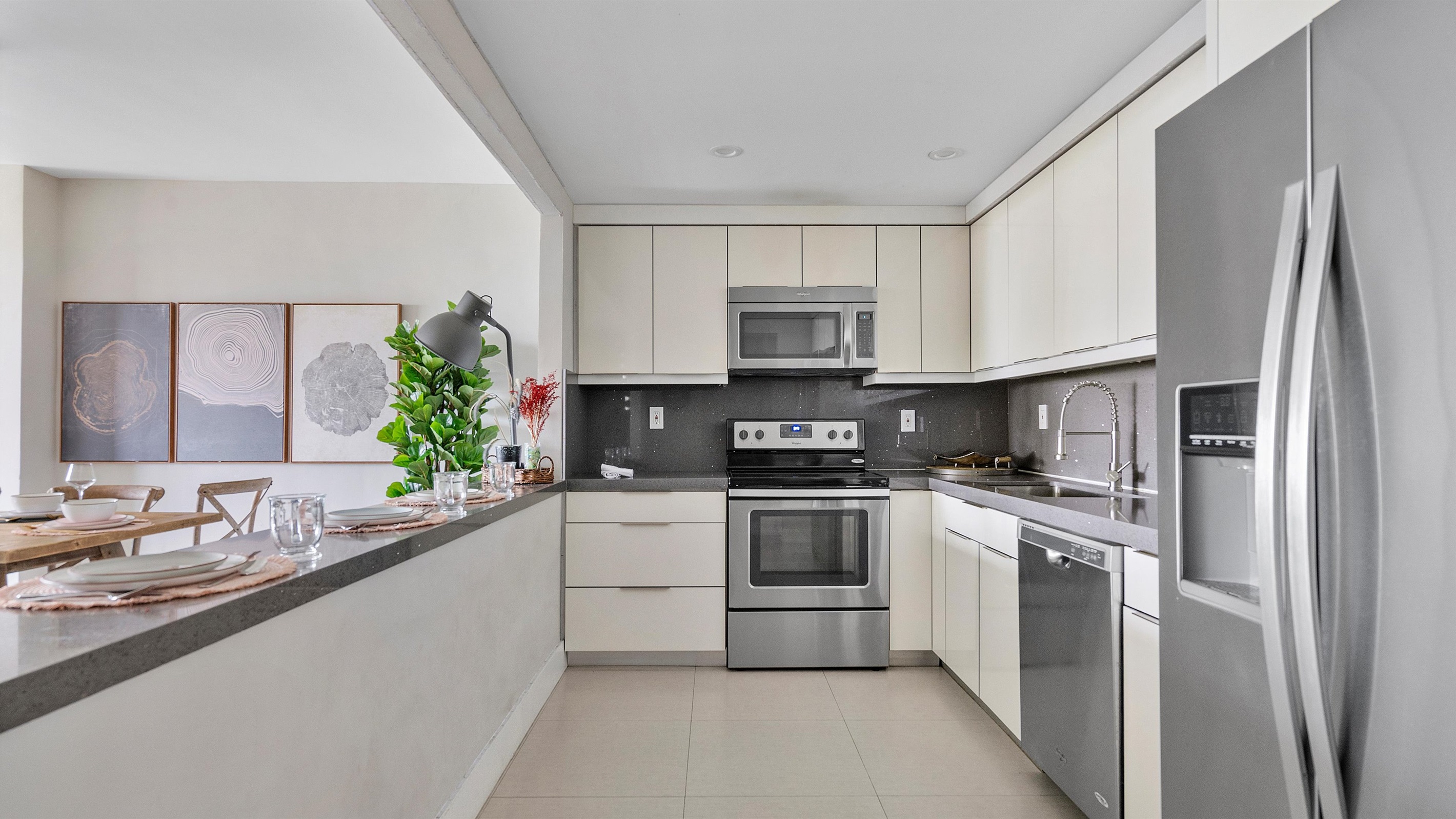 absolute-beach-bliss-or-chic-and-expansive-retreat/