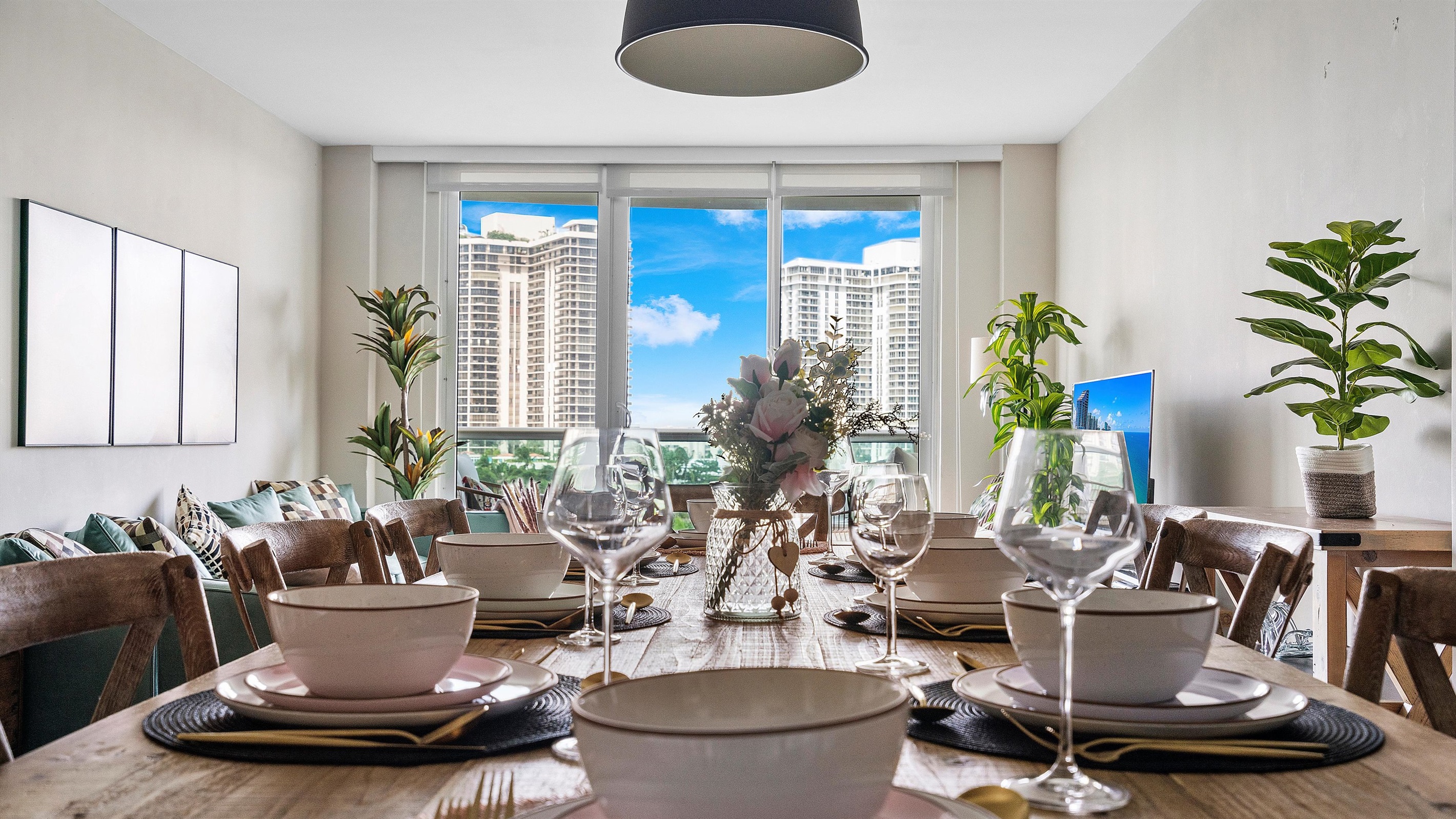 absolute-beach-bliss-or-chic-and-expansive-retreat/