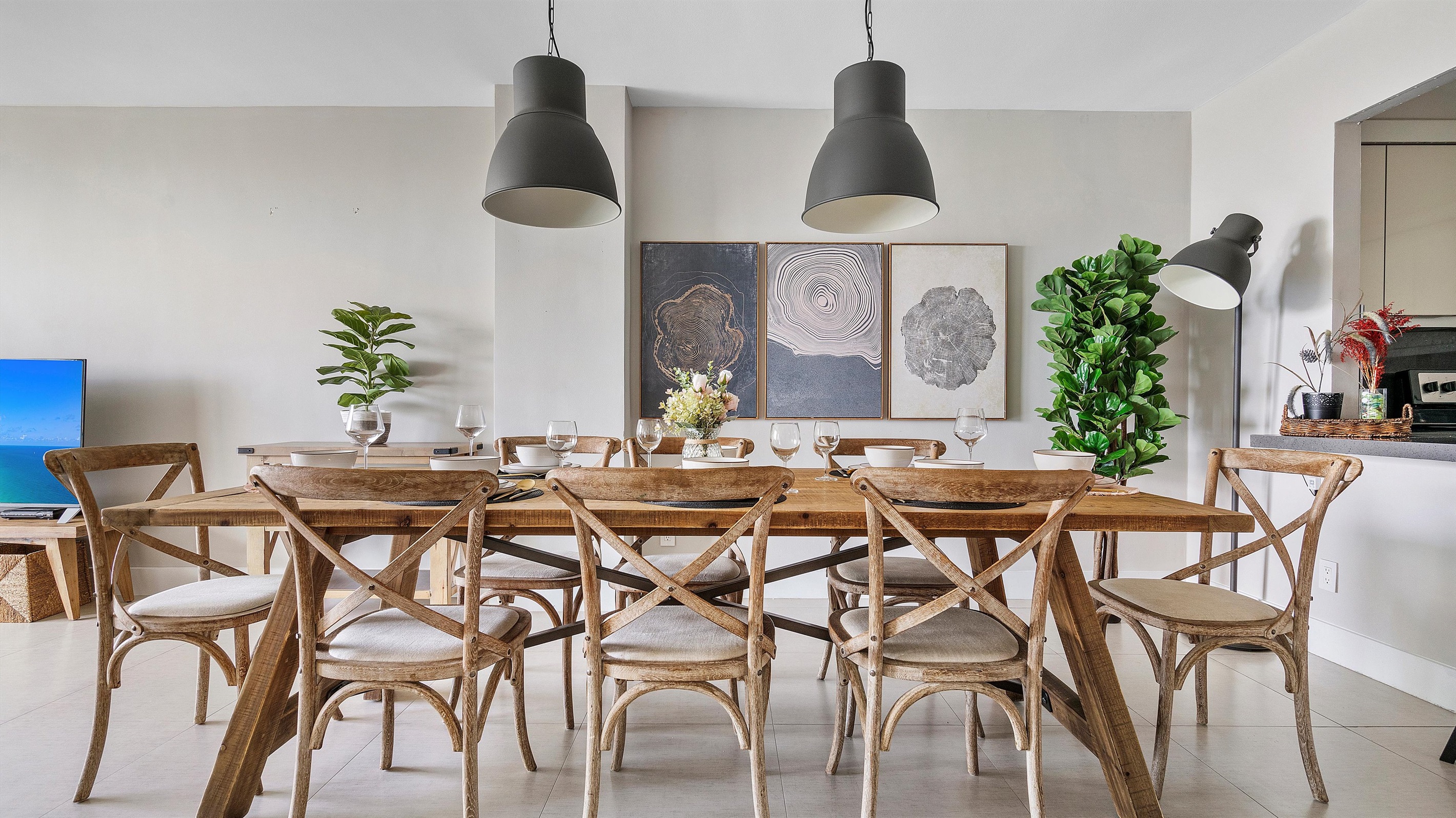 absolute-beach-bliss-or-chic-and-expansive-retreat/