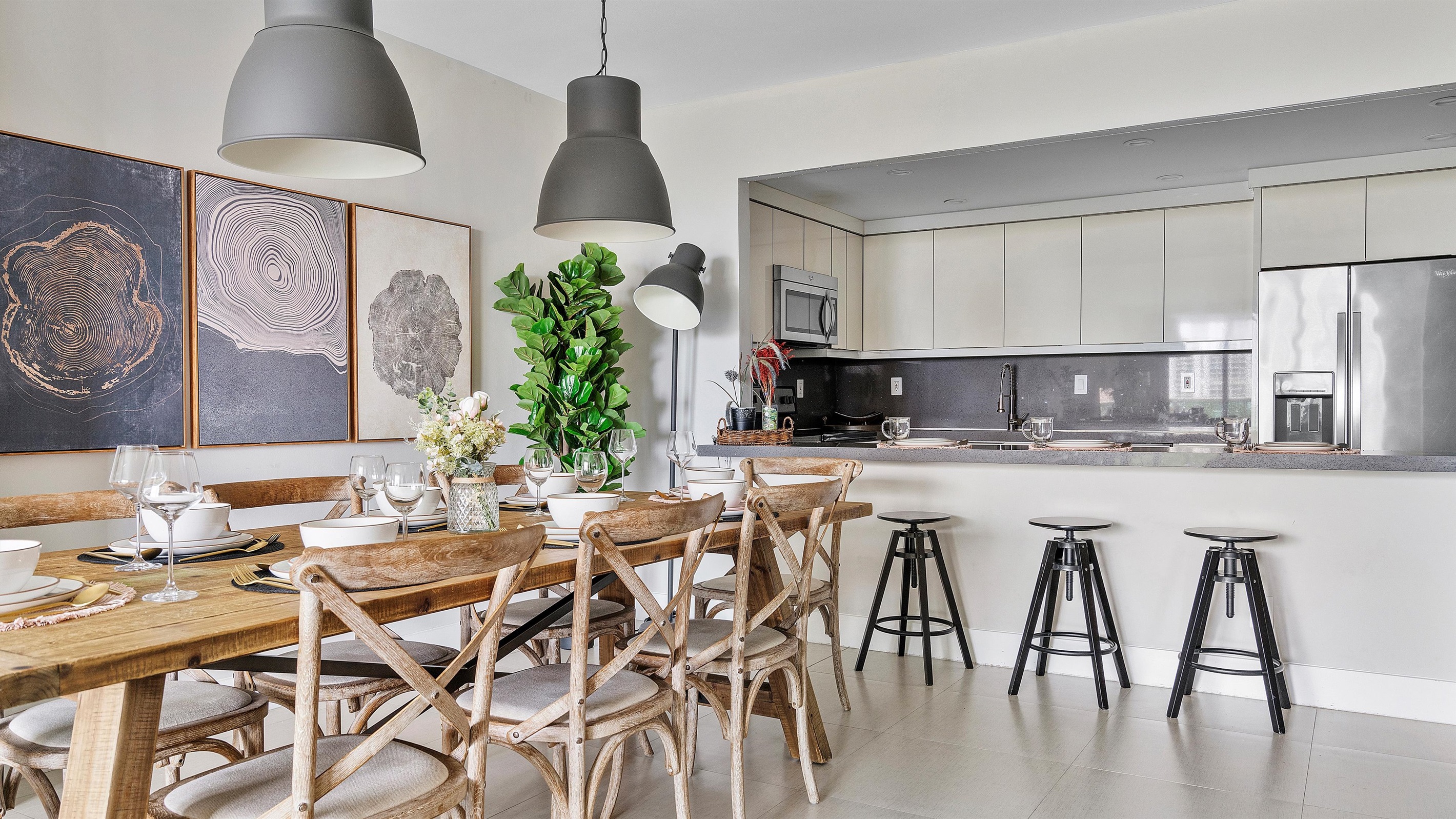 absolute-beach-bliss-or-chic-and-expansive-retreat/