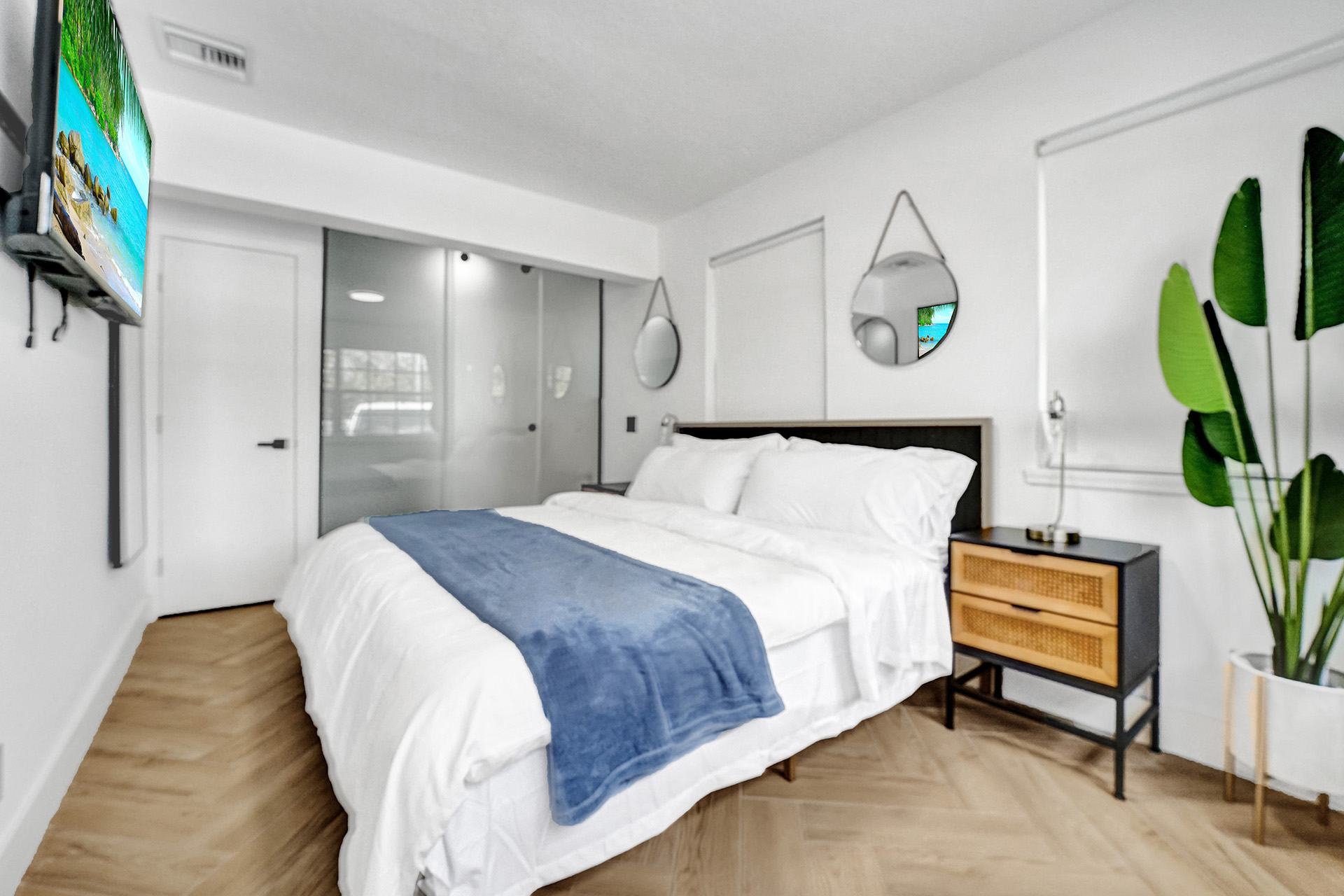 Hollywood Haven: Chic Comfort & Prime Location   - Hollywood