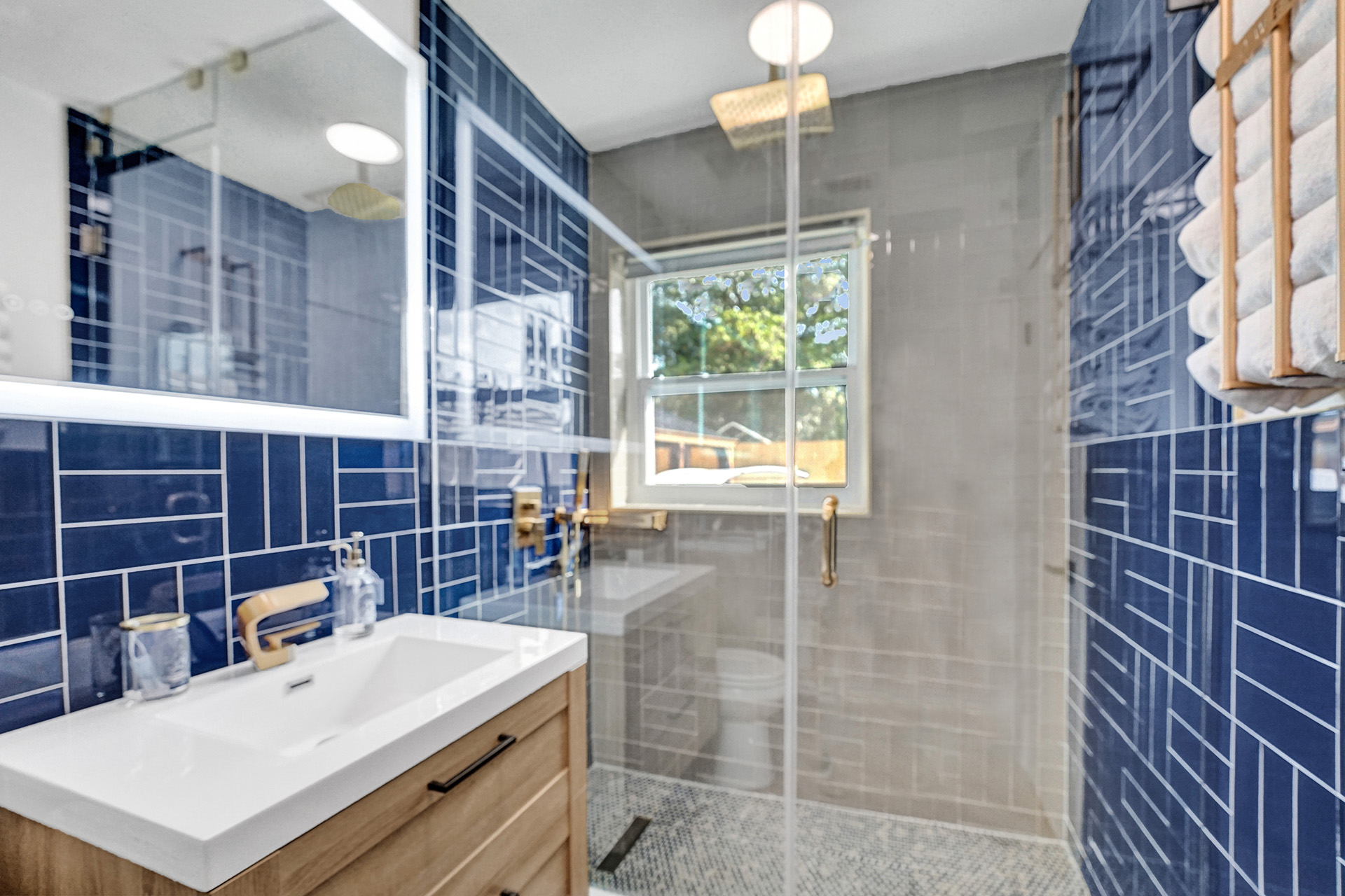 Hollywood Haven: Chic Comfort & Prime Location   - Hollywood