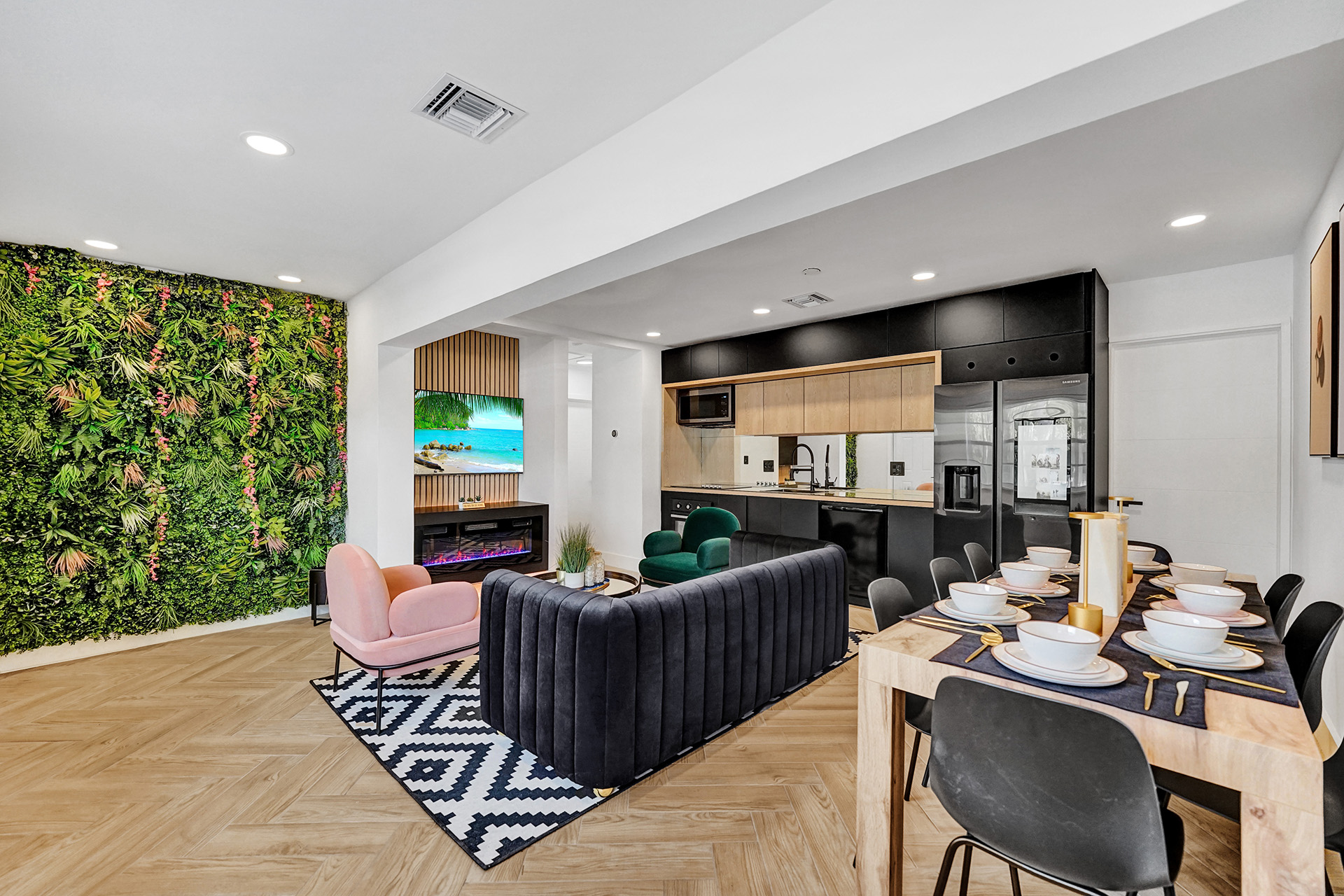 Hollywood Haven: Chic Comfort & Prime Location   - Hollywood