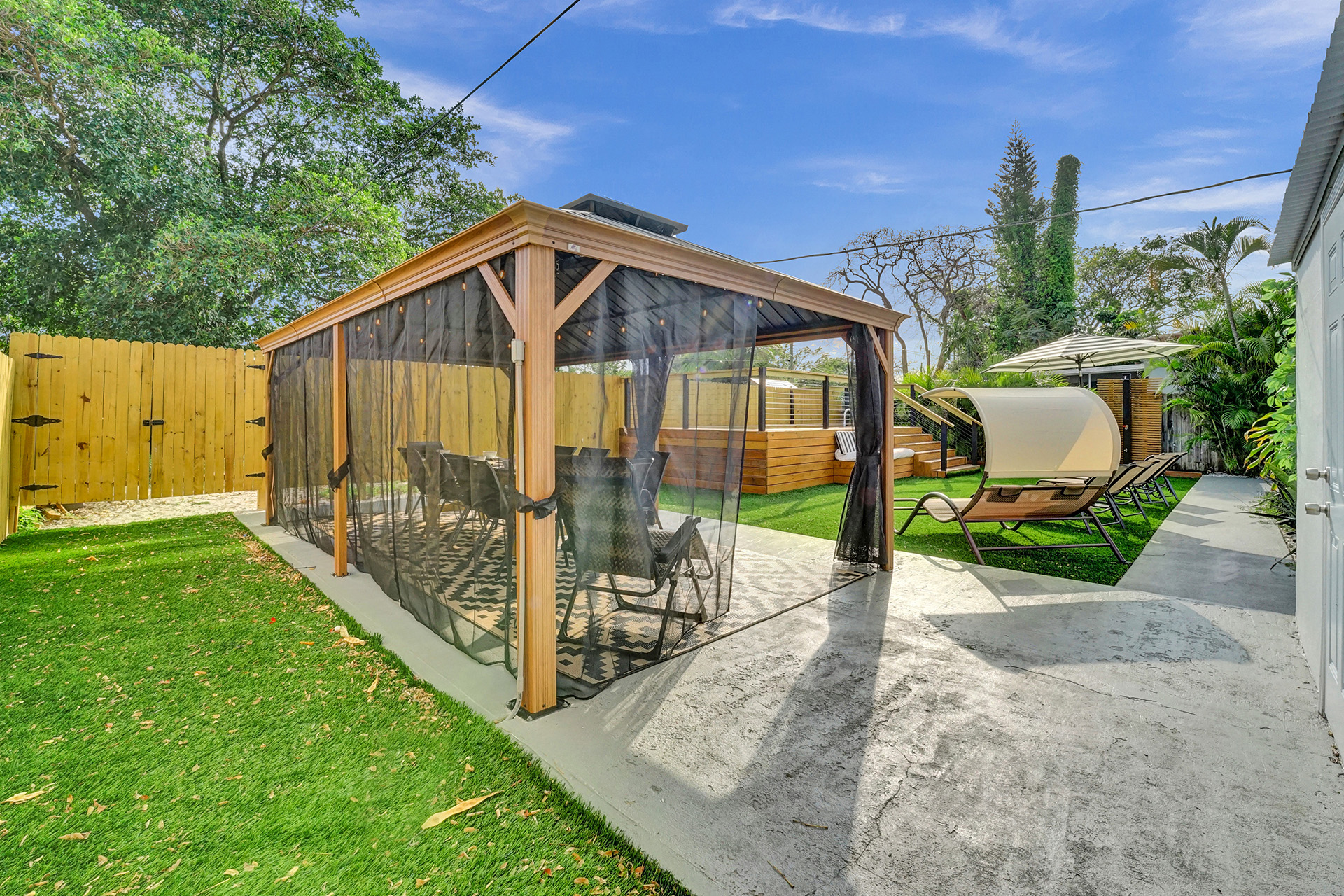 Hollywood Haven: Chic Comfort & Prime Location   - Hollywood