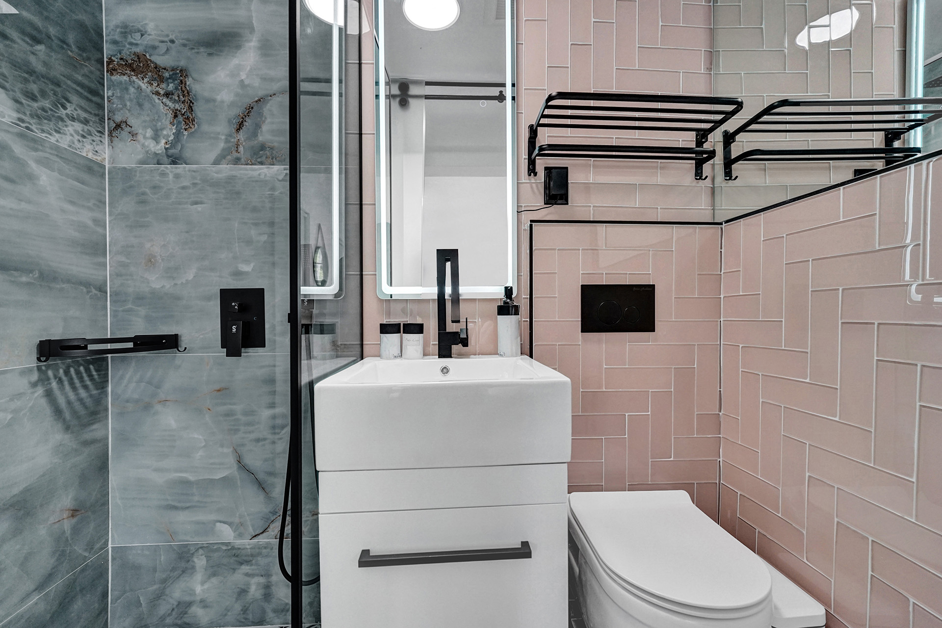 Hollywood Haven: Chic Comfort & Prime Location   - Hollywood