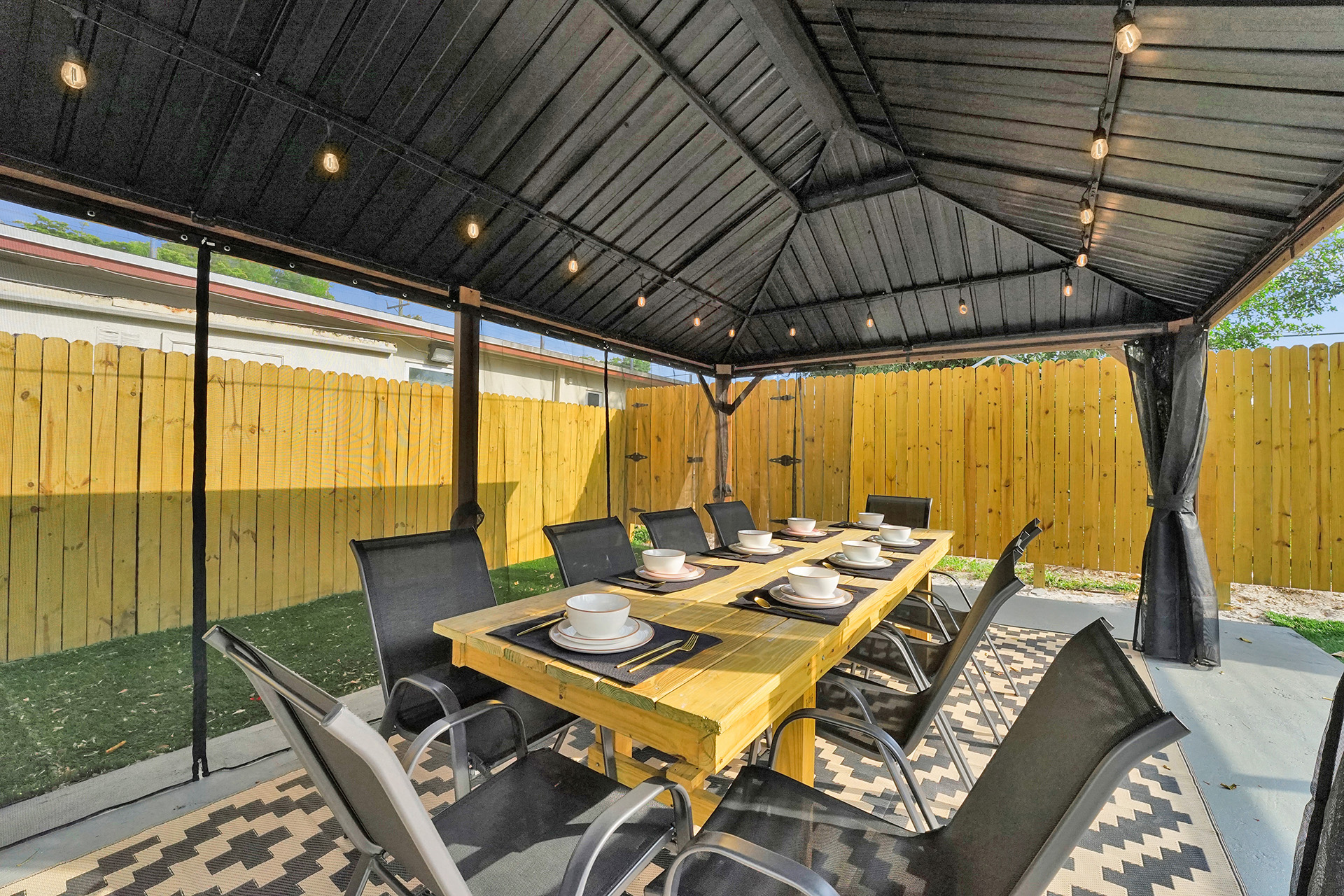 Hollywood Haven: Chic Comfort & Prime Location   - Hollywood