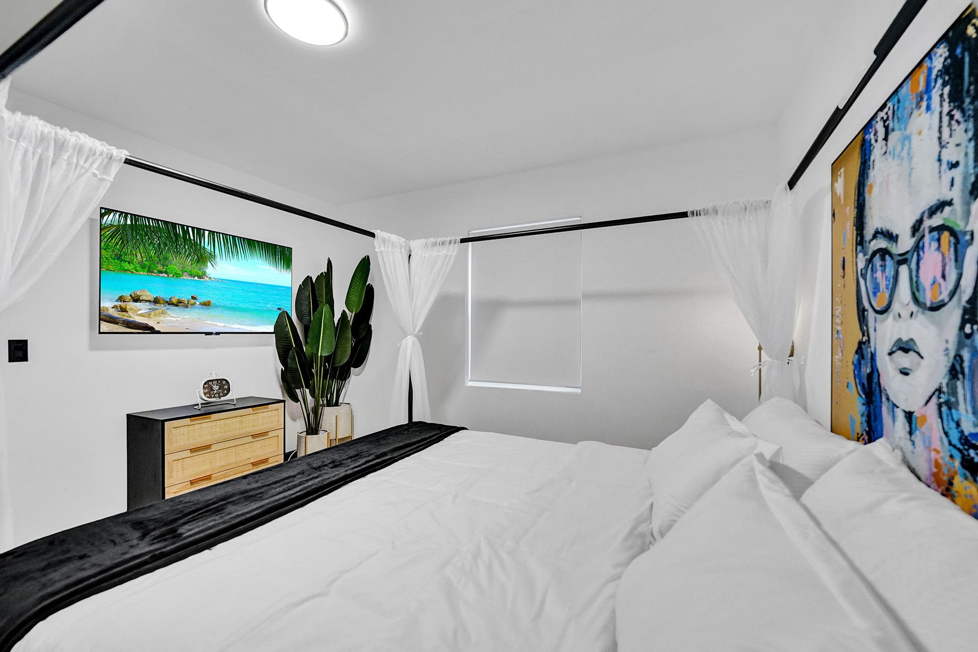 Hollywood Haven: Chic Comfort & Prime Location   - Hollywood