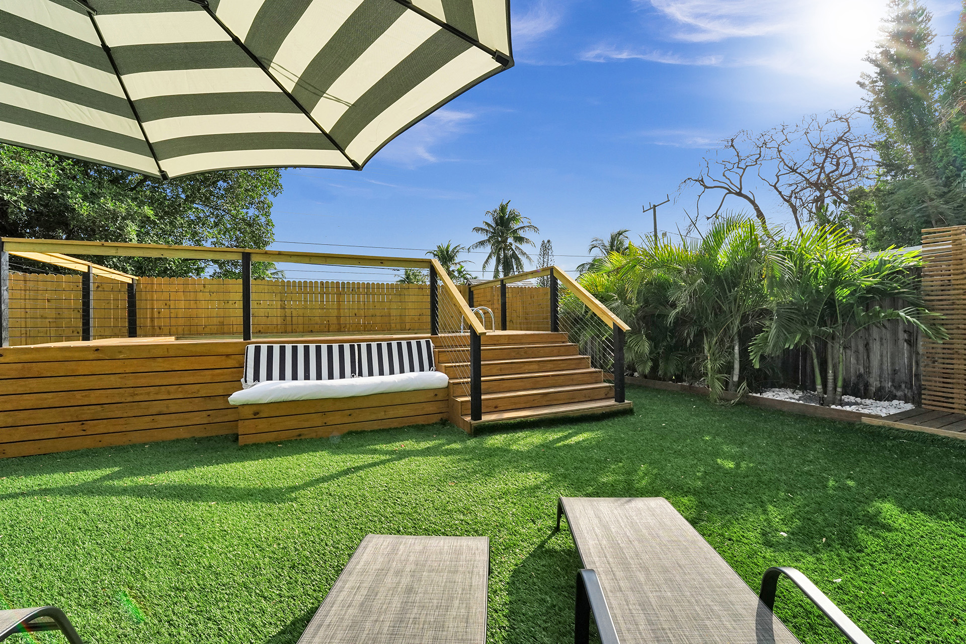 Hollywood Haven: Chic Comfort & Prime Location   - Hollywood