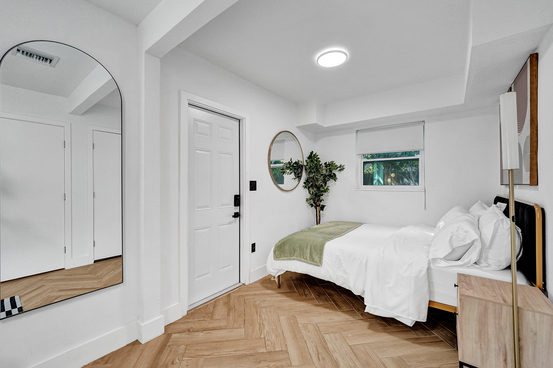 Hollywood Haven: Chic Comfort & Prime Location   - Hollywood