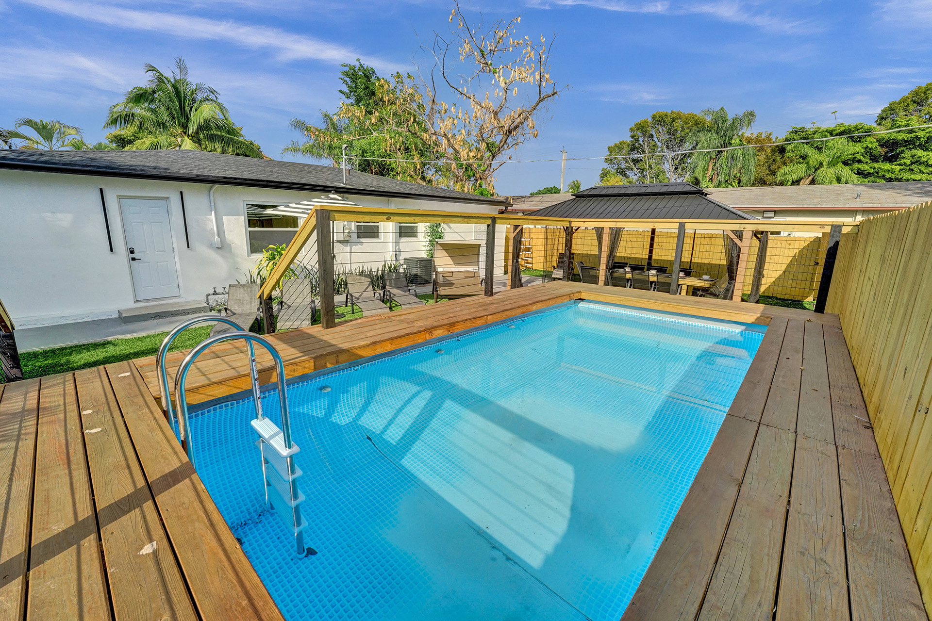 Hollywood Haven: Chic Comfort & Prime Location   - Hollywood