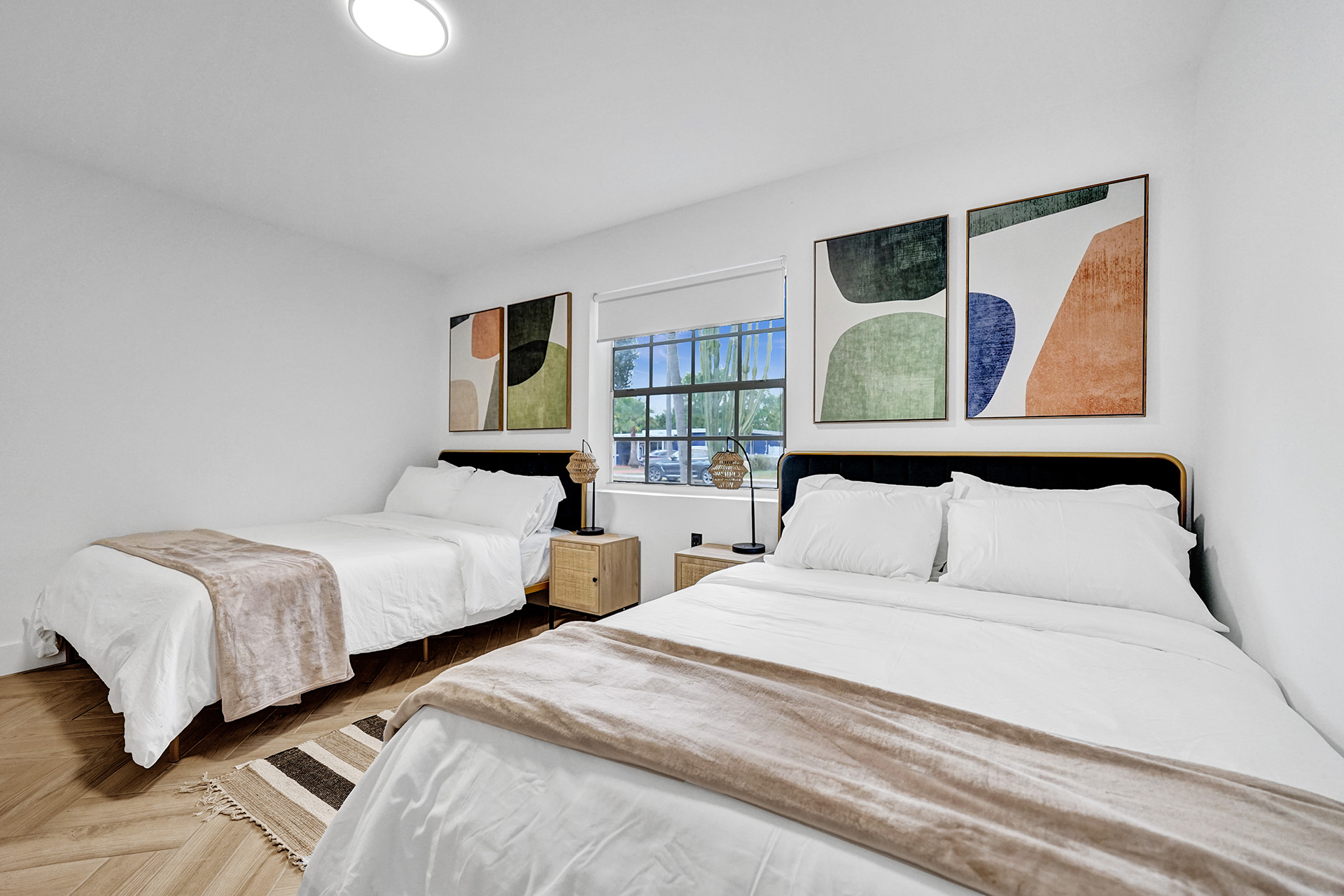 Hollywood Haven: Chic Comfort & Prime Location   - Hollywood