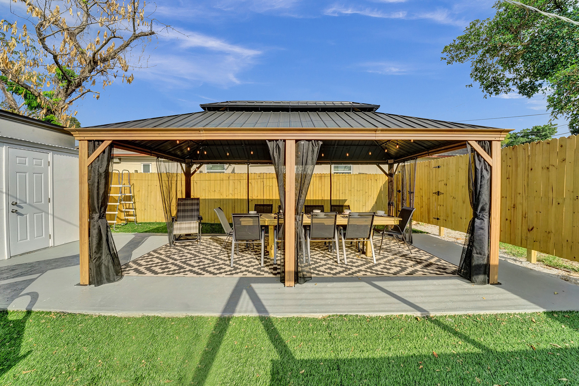 Hollywood Haven: Chic Comfort & Prime Location   - Hollywood