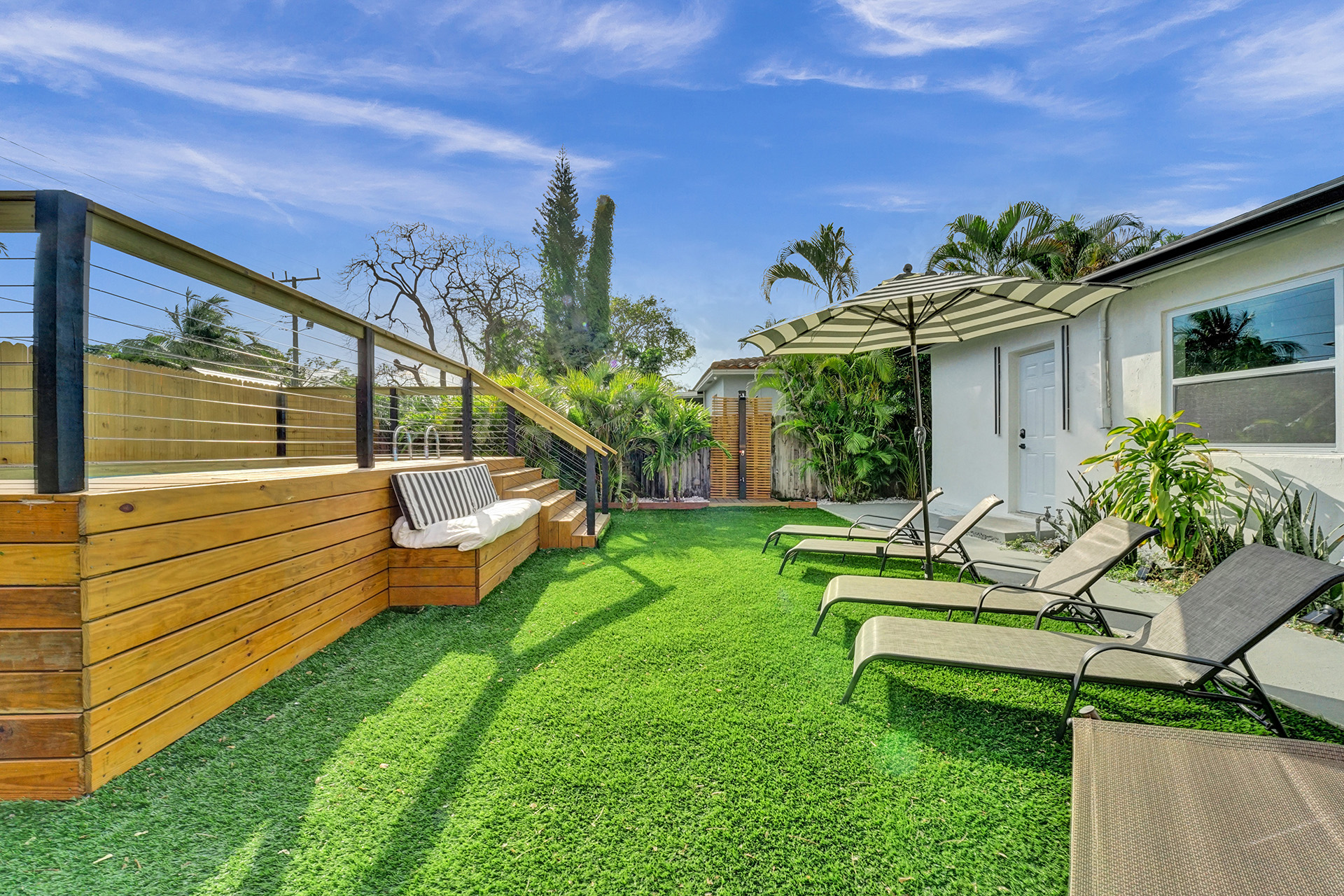 Hollywood Haven: Chic Comfort & Prime Location   - Hollywood