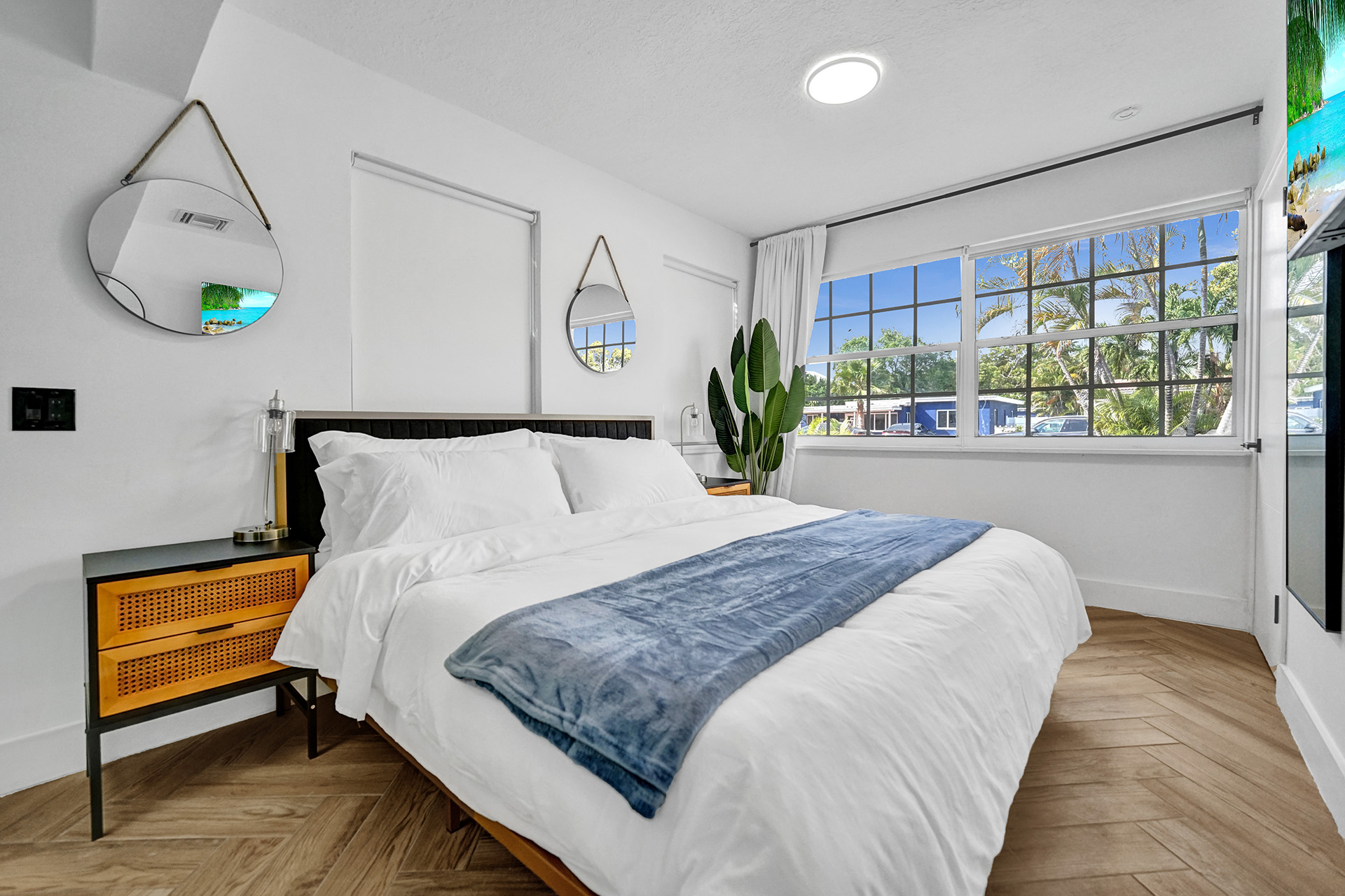 Hollywood Haven: Chic Comfort & Prime Location   - Hollywood