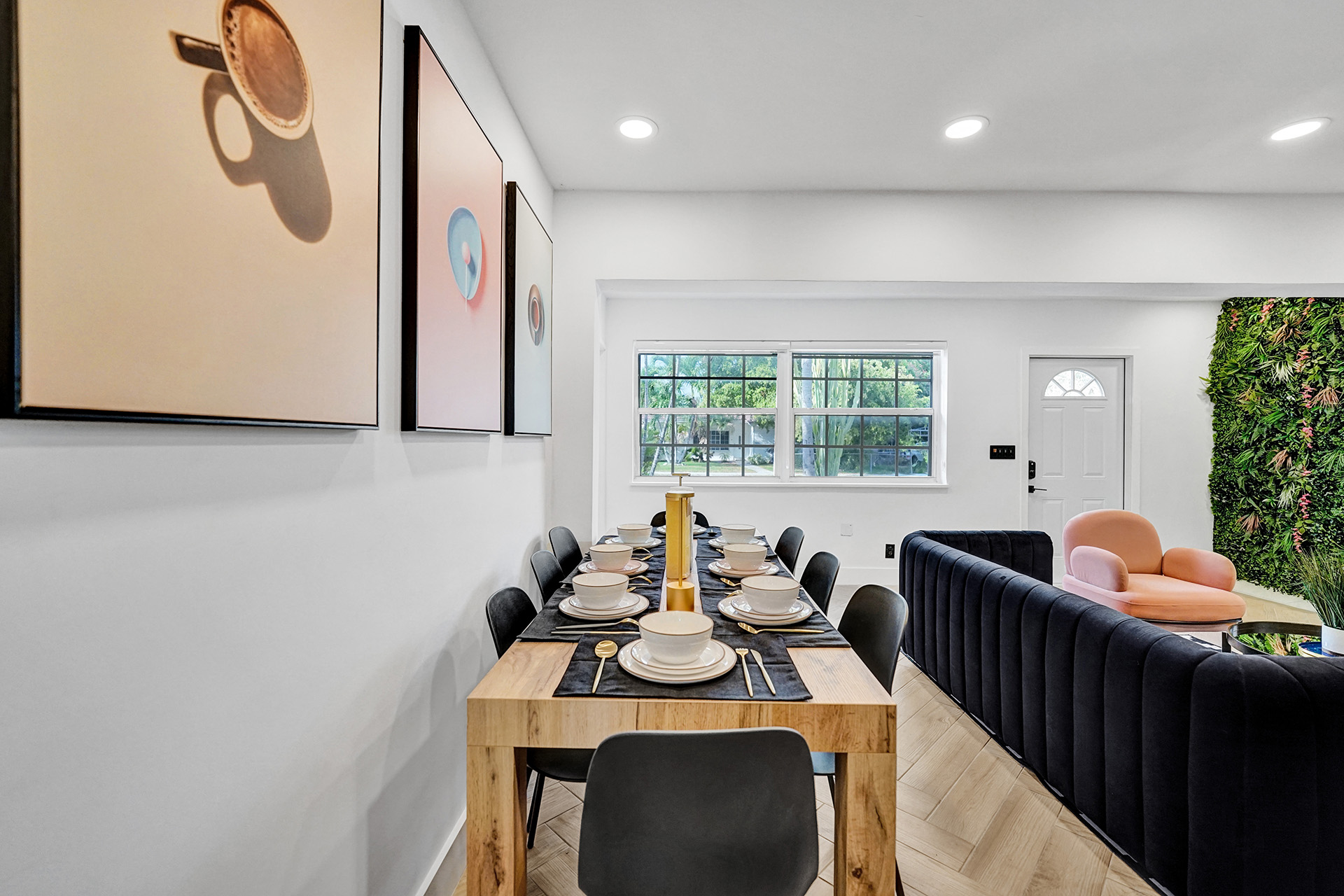 Hollywood Haven: Chic Comfort & Prime Location   - Hollywood