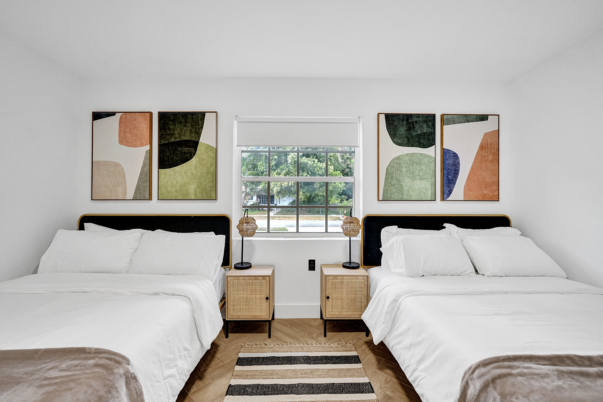 Hollywood Haven: Chic Comfort & Prime Location   - Hollywood