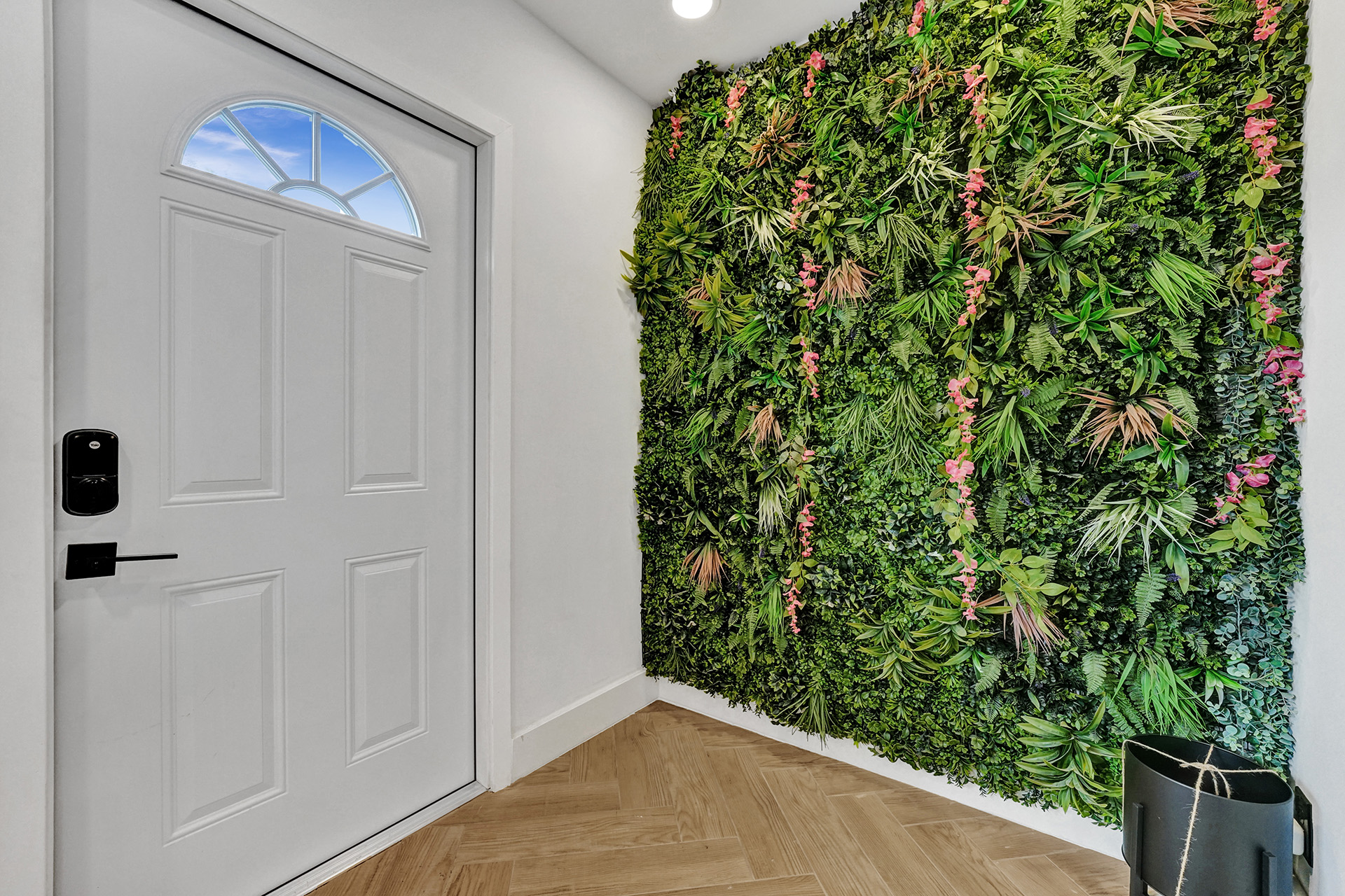 Hollywood Haven: Chic Comfort & Prime Location   - Hollywood