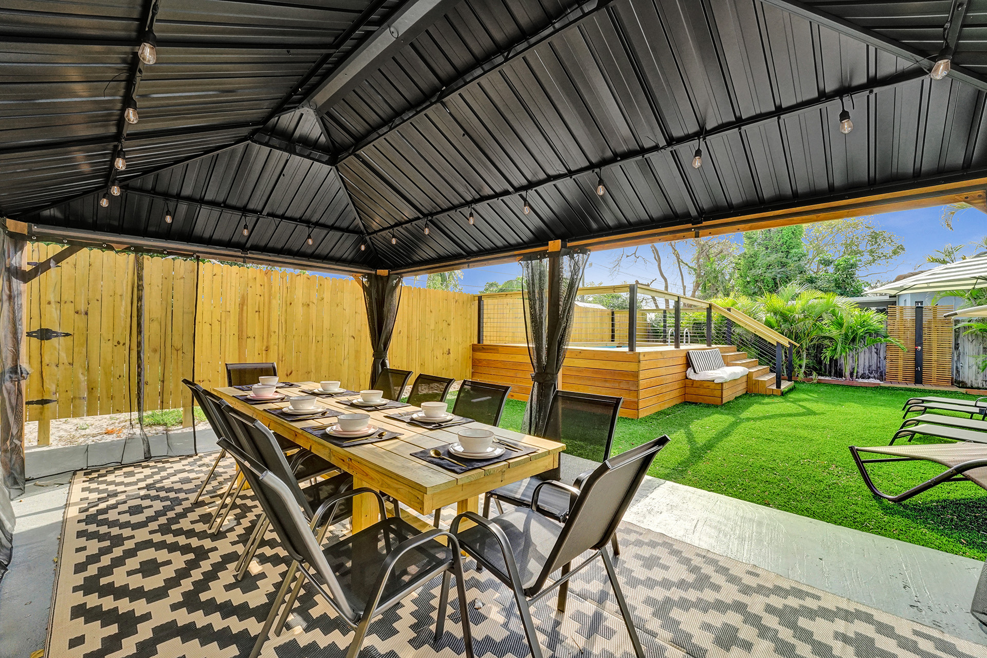 Hollywood Haven: Chic Comfort & Prime Location   - Hollywood