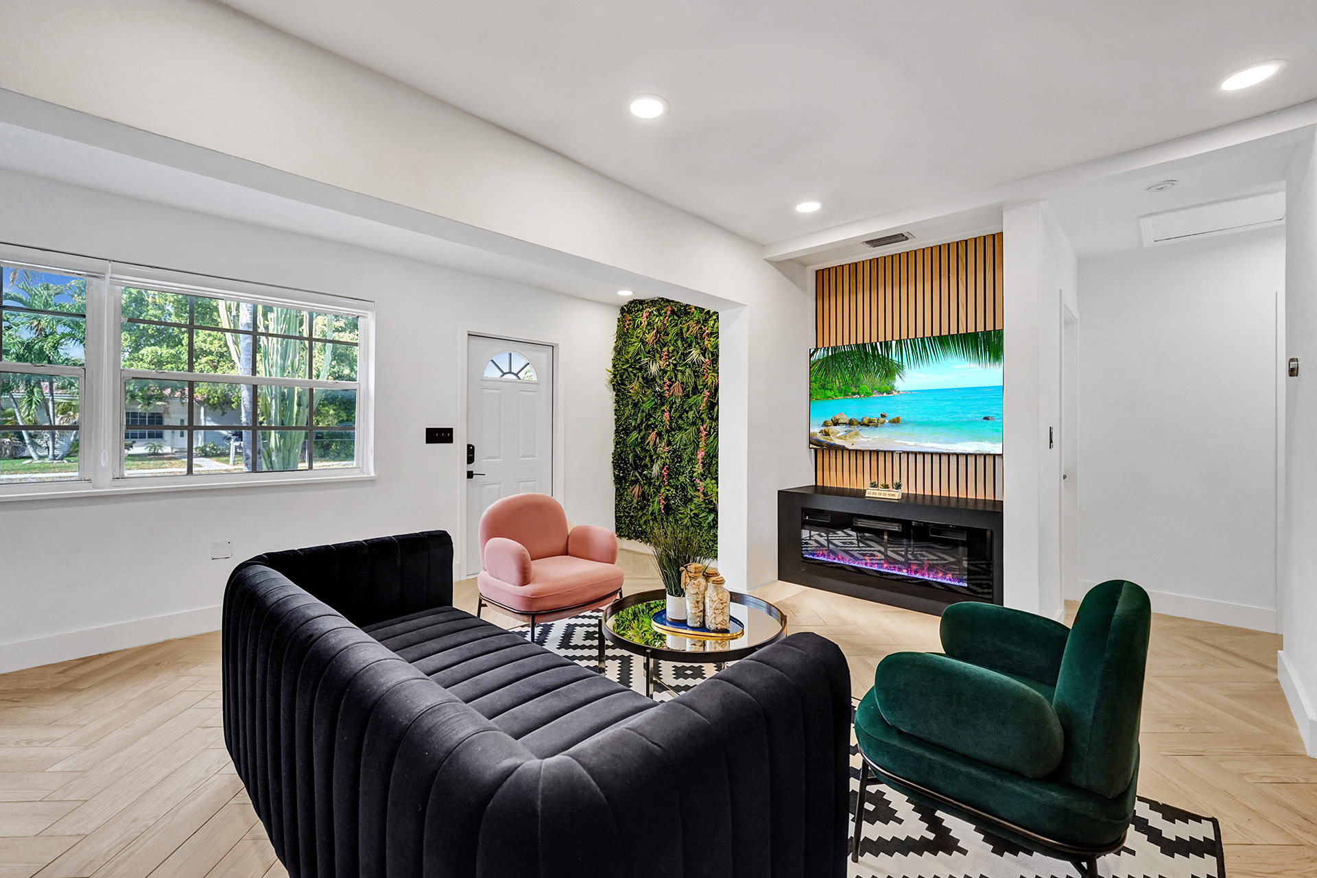 Hollywood Haven: Chic Comfort & Prime Location   - Hollywood