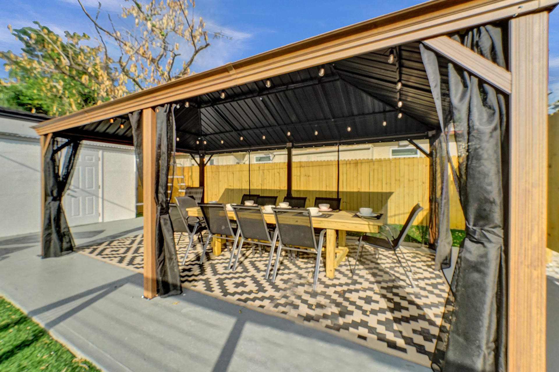 Hollywood Haven: Chic Comfort & Prime Location   - Hollywood