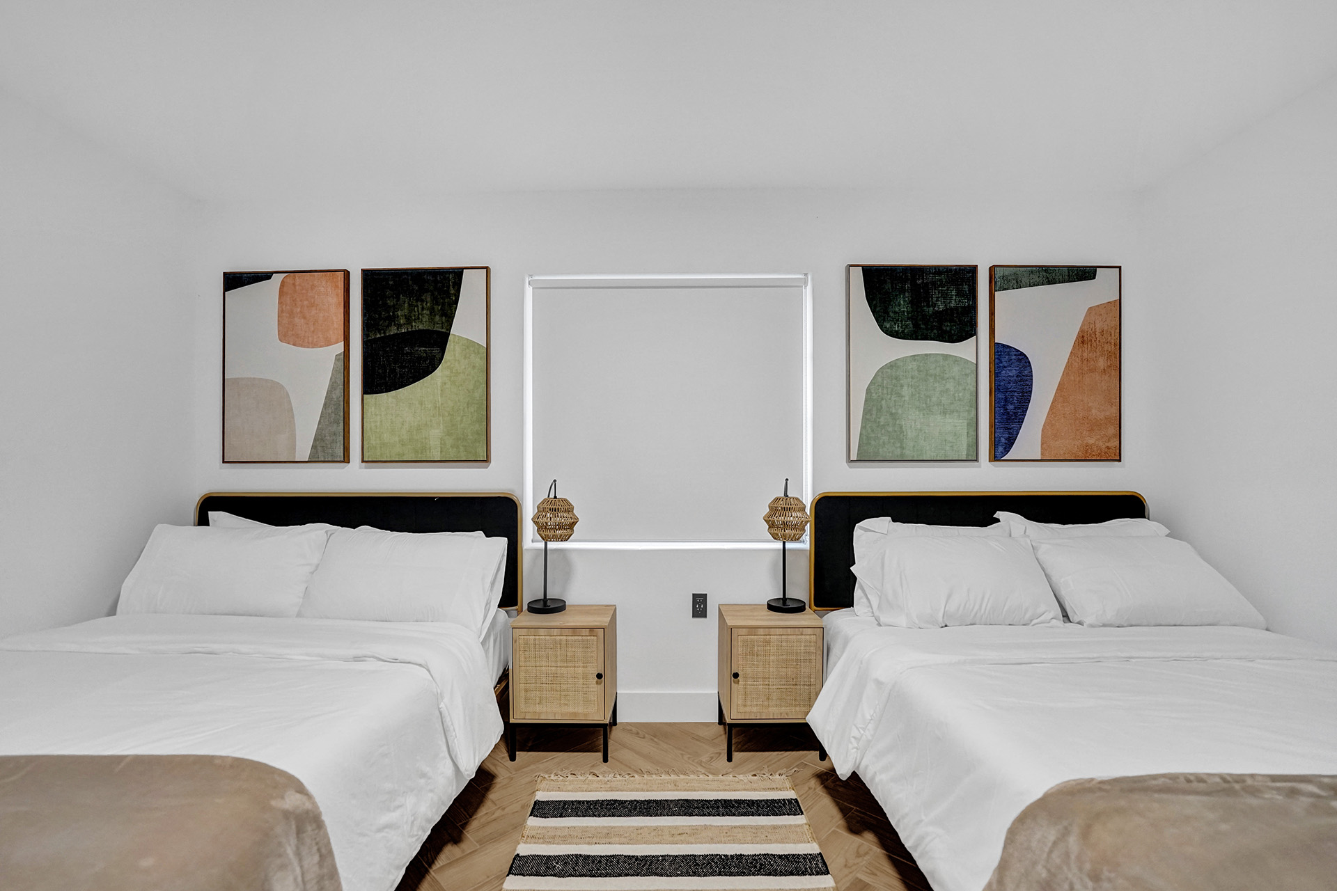 Hollywood Haven: Chic Comfort & Prime Location   - Hollywood