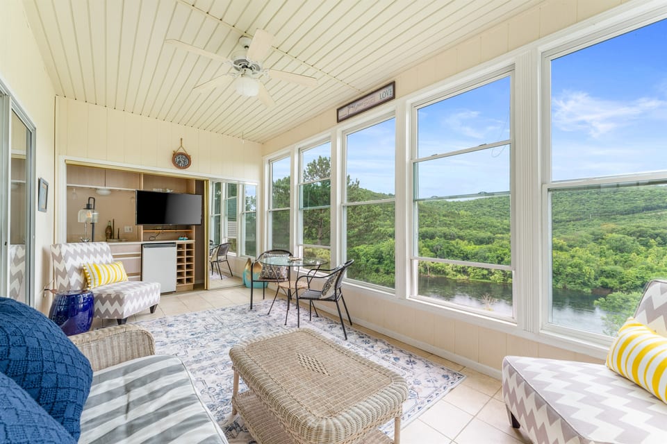 Experience ultimate relaxation in our sunroom, offering breathtaking panoramic views of Lake Taneycomo. Your serene retreat awaits!