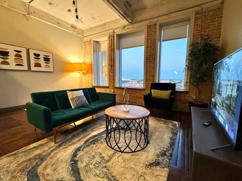 2BR | Stylish | Stylish Apartment | Newly updated!