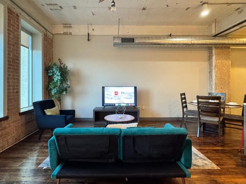 2BR | Stylish | Stylish Apartment | Newly updated!