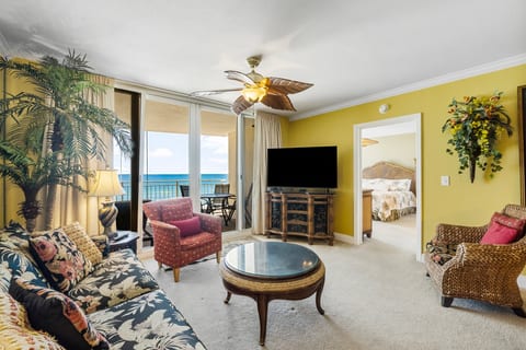 Beach Front Emerald 736 Sleeps 8!