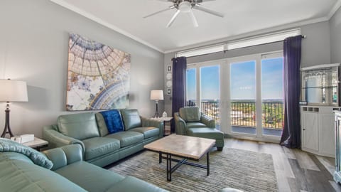 Breathtaking Penthouse - 2 Bed / 2 Bath Sleeps 8